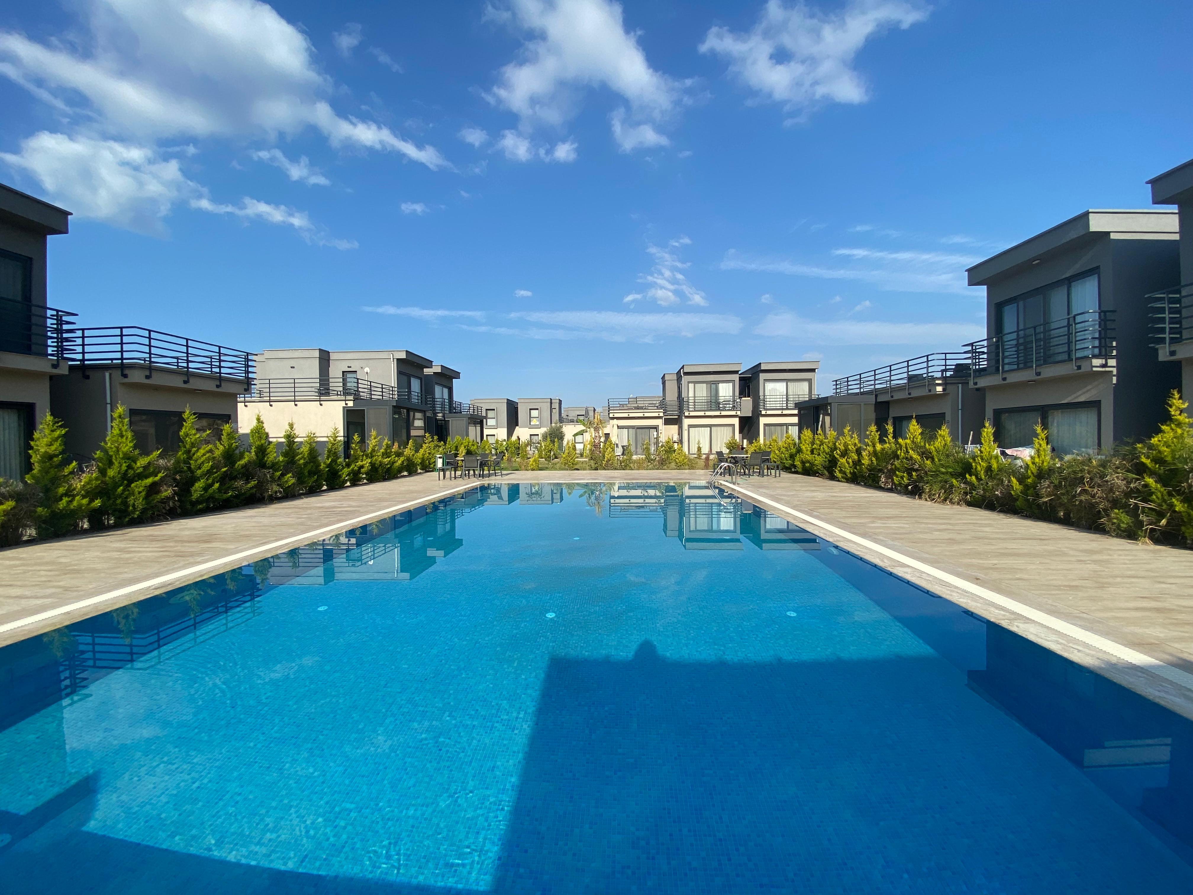 Dorya Suites1'de, Eşyalı, Bahçeli, Havuz Başı, Kiralık 1+1 Daire